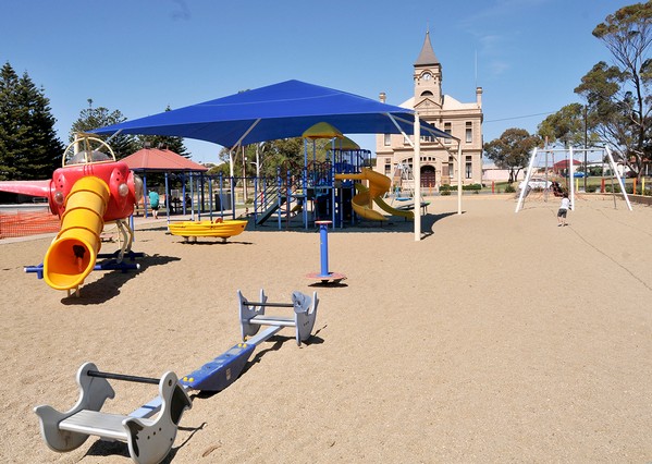 Play with your kids at the Wallaroo Adventure Park